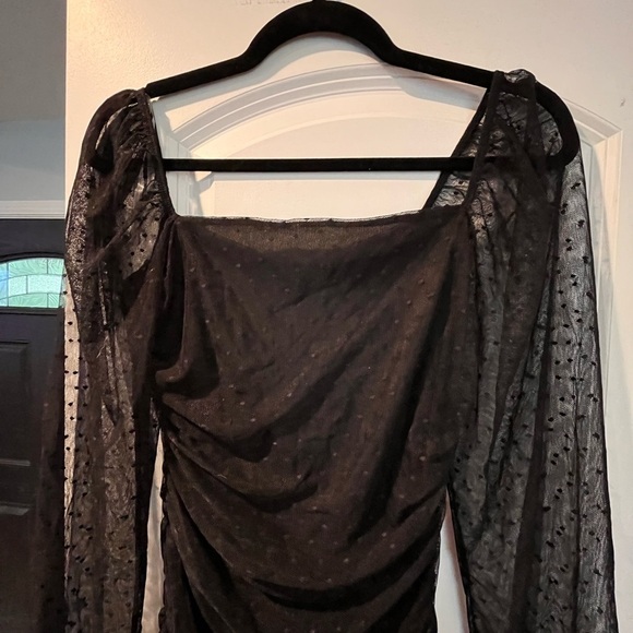 Elegant Black Dress with Sheer Sleeves - Picture 5 of 10